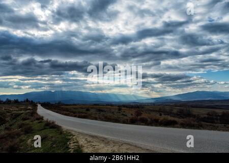 Berglandschaft an den Ausläufern der Pirin-Bergkette im Südwesten Bulgariens Stockfoto