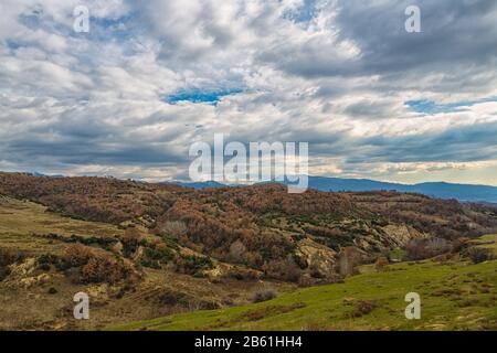 Berglandschaft an den Ausläufern der Pirin-Bergkette im Südwesten Bulgariens Stockfoto