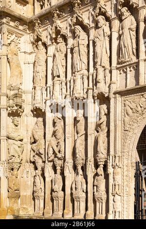Mittelalterlichen Schnitzereien aus Stein an der Westfront, gotische Architektur aus dem 13. Jahrhundert, Exeter Cathedral Kirche, Exeter, Devon, England, Großbritannien Stockfoto