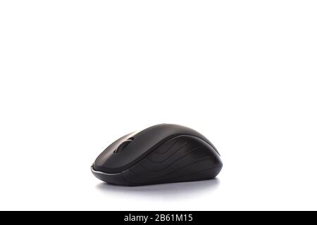 Ergonomische Manipulator-Computermaus isoliert auf weißem Hintergrund. Schwarze Computermaus auf weißem Hintergrund mit Textstelle. Stockfoto