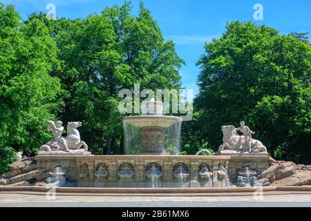 Wittelsbacher Brunnen mit Marmorfiguren in München Stockfoto