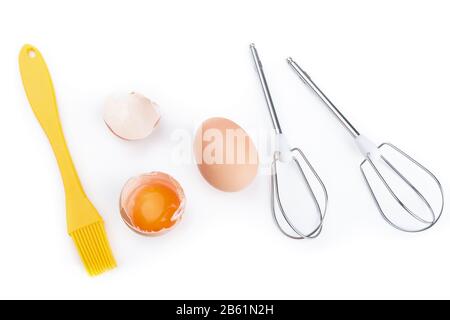 Kochen in der Küche zum schlagen von Eiern und Backmixer. Stockfoto