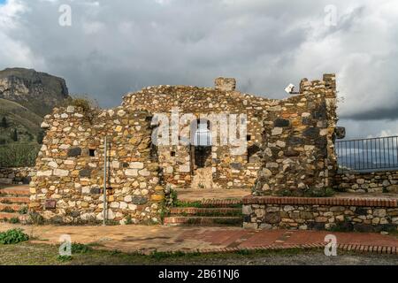 Ruinen der normannischen Burg, Castelmola, Sizilien, Italien, Europa, Alte normannische Burgruine Castelmola, Sizilien, Italien, Europa Stockfoto