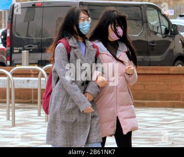 Glasgow, Schottland, Großbritannien, 9. März 2020: Coronavirus-Masken, die bei örtlichen Studenten in Partick in der Stadt verbreitet sind. Copywrite Gerard Ferry/Alamy Live News Stockfoto