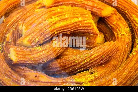 Traditionelle köstliche türkische Nachspeisen; Ring Dessert, halka Tatli Stockfoto