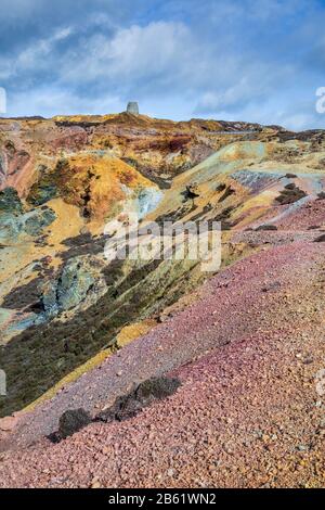 Die karge Landschaft des Parys Mountain hat die Open Copper Mine, Anglesey, nicht genutzt Stockfoto