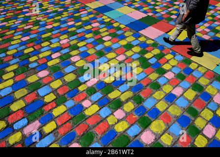 Buenos Aires, Deutschland. Sept. 2019. Bunt bemalte Pflastersteine im Stadtteil La Boca in Buenos Aires. Weltweite Nutzung Credit: Dpa / Alamy Live News Stockfoto