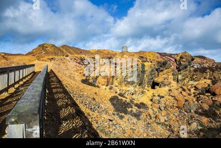 Die karge Landschaft des Parys Mountain hat die Open Copper Mine, Anglesey, nicht genutzt Stockfoto