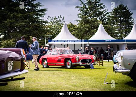 1955 Mercedes Benz 300SL "Flügeltürer", aufgenommen im Salon Prive im Blenheim Palace Sept. 2019 Stockfoto