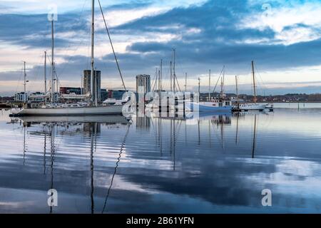 Skudehavnen Marina am Limfjord in Aalborg, Dänemark. Stockfoto