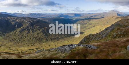 Strontian und Ariundle Oakwood National Nature Reserve aus Sgurr a' Chaorainn, Argour, Schottland Stockfoto