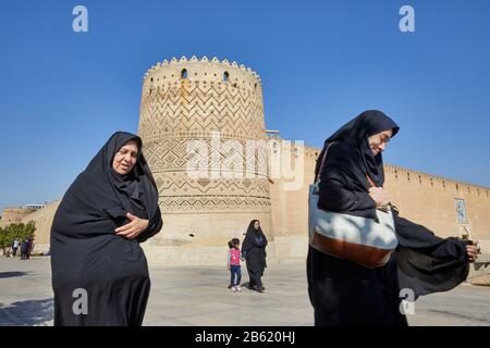 Shiraz, Iran. Dezember 2017. Die Zitadelle von Karim Khan in der iranischen Stadt Shiraz, aufgenommen am 03.12.2017. Sie wurde während der Zand Dynastie erbaut und diente dem gleichnamigen Feldherrn Karim Khan als Wohnbereich und Militärbasis. Seine Form ähnelt einer mittelalterlichen Festung. Weltweite Nutzung Credit: Dpa / Alamy Live News Stockfoto