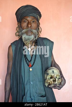 Hinduistische Asket ('Sadhu') aus dem Aghori Sekte (Indien) Stockfoto