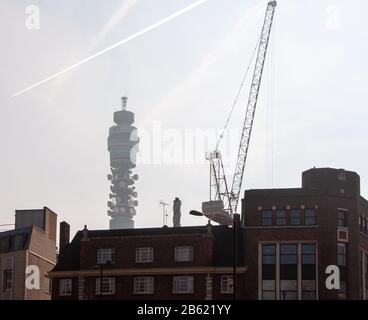 London, England, Großbritannien - : Der BT-Kommunikationsturm im Fitzrovia-Viertel im Zentrum Londons. Stockfoto