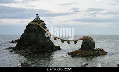 In der Nähe der berühmten Zwillingsfelsen von Meoto Iwa in Ise Japan Stockfoto