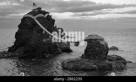 In der Nähe der berühmten Zwillingsfelsen von Meoto Iwa in Ise Japan Stockfoto