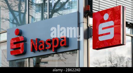 Frankfurt, 01.03.2020: Außenansicht der Sparkasse - Naspa Bank in Frankfurt. Die Sparkasse ist die deutsche Sparkassen-Finanzgruppe. Stockfoto