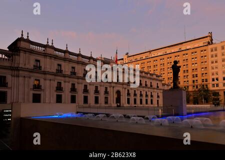 Der Moneda-Palast in der Nacht, Region Metropolitana, Santiago City, Chile Stockfoto