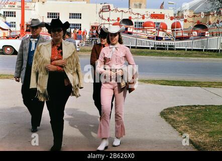 1960 Ft. Worth Stock Show - Gut gekleidete Besucher der Fort Worth Stock Show Stockfoto