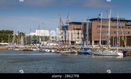 Esbjerg, Dänemark - 02. August 2014: Große Schiffsrennen im Esbjerg Hafen Stockfoto
