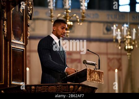 Der Schwergewichtsboxer Anthony Joshua spricht während des Commonwealth Service in Westminster Abbey, London am Commonwealth Day. Der Dienst ist der Herzog und die Herzogin von Sussex's endgültiger offizieller Einsatz, bevor sie das Königsleben beenden. Stockfoto