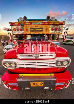 Chiva-Bus in Cartagena, Kolumbien Stockfoto