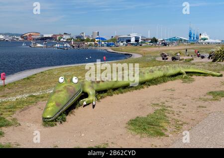 Das riesige Krokodil aus Roald Dahls gleichnamigem Buch, Cardiff Bay Barrage, Cardiff, South Wales. Stockfoto