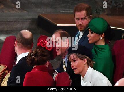 Der Herzog und die Herzogin von Sussex (rechts) sitzen mit dem Earl und Countess of Wessex und dem Herzog und der Herzogin von Cambridge während des Commonwealth Service in der Westminster Abbey, London am Commonwealth Day. Der Dienst ist der Herzog und die Herzogin von Sussex's endgültiger offizieller Einsatz, bevor sie das Königsleben beenden. Stockfoto