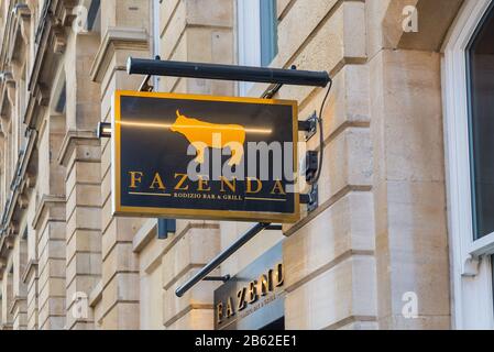 Schild am Eingang zu Fazenda, Brazilian Bar and Grill in Church Street, Birmingham, West Midlands, Großbritannien Stockfoto