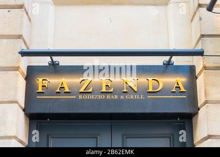 Schild am Eingang zu Fazenda, Brazilian Bar and Grill in Church Street, Birmingham, West Midlands, Großbritannien Stockfoto