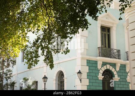 Historische Gebäude, wie sie am 29. Februar 2020 in Old San Juan, Puerto Rico zu sehen sind Stockfoto
