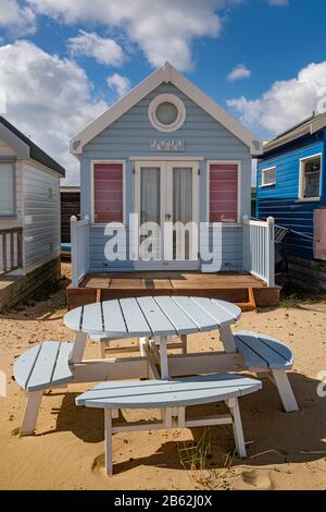 English Blue hölzerne Strandhütte Stockfoto