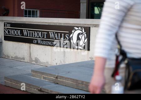 Washington, USA. Januar 2020. Eine allgemeine Ansicht der Schule Ohne Wände, die am Montag wegen Reinigungsarbeiten geschlossen wurde, nachdem ein Mitarbeiter mit jemandem in Kontakt kam, der positiv auf das COVID-19 Coronavirus getestet wurde, wie am 9. März 2020 in Washington, DC (Graeme Sloan/Sipa USA) Credit: SIPA USA/Alamy Live News zu sehen war Stockfoto