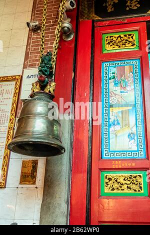 Yangon, MYANMAR - 23. JANUAR 2020: Kheng Hock Keong buddhistischer Tempel zu Ehren von Mazu, der chinesischen Meeresgottheit, der im Jahr 1863 fertiggestellt wurde. Stockfoto