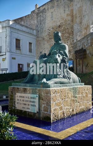 Sancho IV El Bravo Monument, Tarifa, Provinz Cadiz, Andalusien, Spanien. Stockfoto