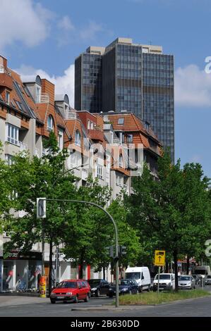 Hochhaus ´Steglitzer Kreisel´, Schloßstraße, Steglitz, Berlin, Deutschland Stockfoto