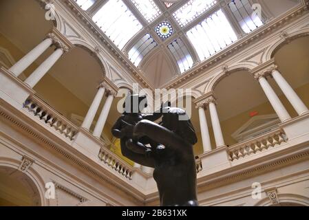 Ossgoode Hall - Interieur mit Skulptur Stockfoto