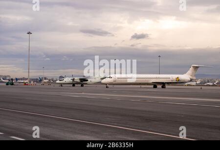 Flugzeuge auf dem internationalen Flughafen in der Hauptstadt Bulgariens Stockfoto