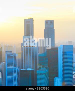 Sonnenuntergang über Singapore Downtown Core - moderne Finanzviertel in Singapur Stockfoto