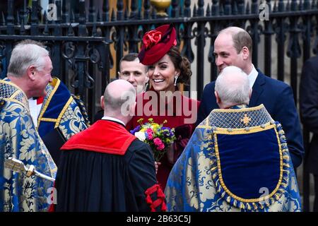 London, Großbritannien. März 2020. Der Herzog und die Herzogin von Cambridge verlassen Westminster Abbey, nachdem sie am Commonwealth Day den jährlichen Gottesdienst besucht haben. Kredit: Stephen Chung / Alamy Live News Stockfoto