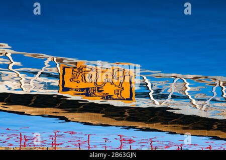 Abstraktes Bild der Reflexionen im Steveston Harbour in British Columbia Kanada Stockfoto