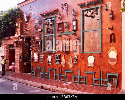 Dekorative Restaurant Fassade bei Tageslicht Cartagena, Kolumbien Stockfoto