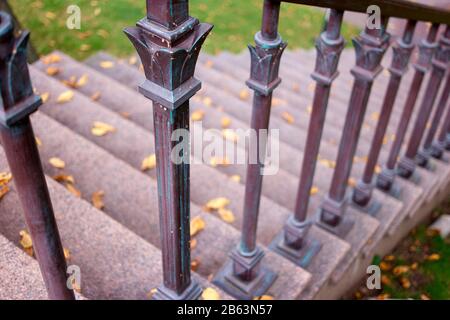 Unten mit Metallgeländer. Stockfoto