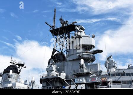 Los ANGELES, KALIFORNIEN - 06. März 2020:: USS Iowa, ein Schlachtschiff aus dem zweiten Weltkrieg, das jetzt außer Dienst gestellt wurde, und ein Maritime Museum im Hafen von Los Angeles. Stockfoto