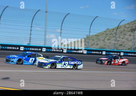 Avondale, Arizona, USA. März 2020. TY Dillon (13) kämpft um Position für den FanShield 500 auf Phoenix Raceway in Avondale, Arizona. (Bild: © Logan Arce/ASP) Stockfoto