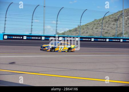 Avondale, Arizona, USA. März 2020. Chris Buescher (17) fährt um Position für den FanShield 500 auf Phoenix Raceway in Avondale, Arizona. (Bild: © Logan Arce/ASP) Stockfoto