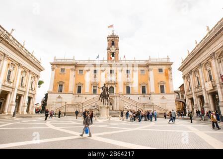 Rom. Italien - 22. März 2017: Senatorenpalast auf der Piazza del Campidoglio (Kapitolinischer Platz) auf dem Kapitolinerhügel, Rom, Italien. Stockfoto