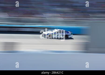 Avondale, Arizona, USA. März 2020. TY Dillon (13) kämpft um Position für den FanShield 500 auf Phoenix Raceway in Avondale, Arizona. (Bild: © Logan Arce/ASP) Stockfoto