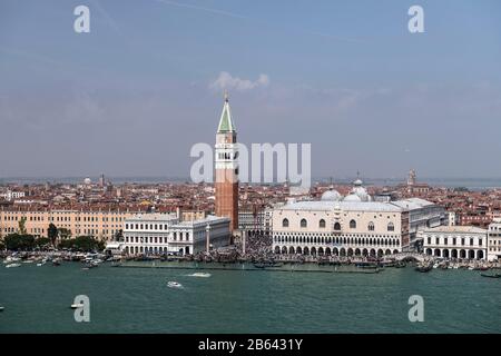 Panorama mit der Bibliothek Nazionale Marciana, Nationalbibliothek, Campanile, Markus Tower, Palazzo Ducale, Doge's Palace, Venedig, Veneto, Italien Stockfoto