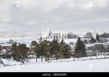 Leadhills Dorf im frühen Morgenschnee während Storm Jorge. Scotlands zweithöchstes Dorf. South Lanarkshire, Schottland Stockfoto